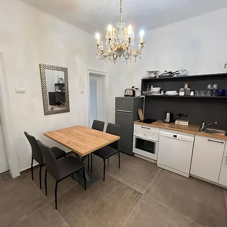Two Bedroom Near Slavija Square Lägenhet Belgrad